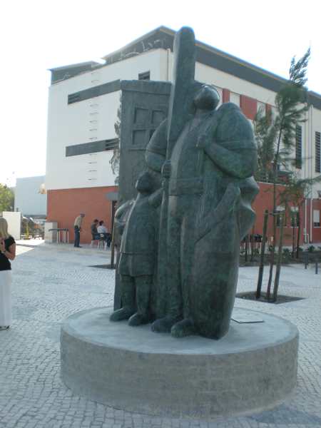 Monumento aos Avieiros de João Duarte